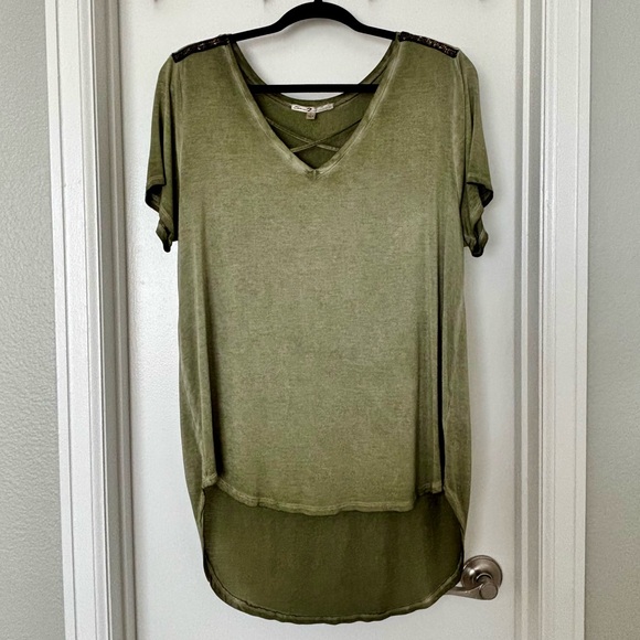 Seven7 • Sage Green Crisscross V-Neck Top, High-Low Hem, Women’s Size Large - Picture 16 of 16